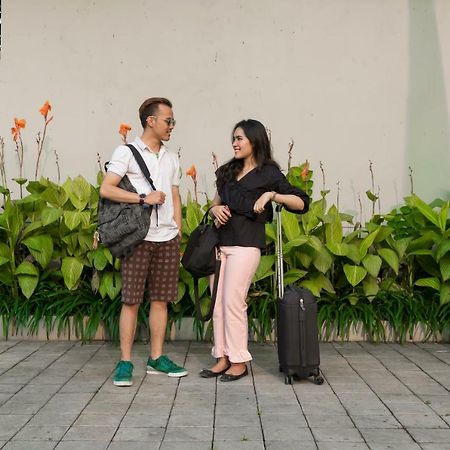 Reddoorz Plus Near Mall Ciputra Jakarta Buitenkant foto
