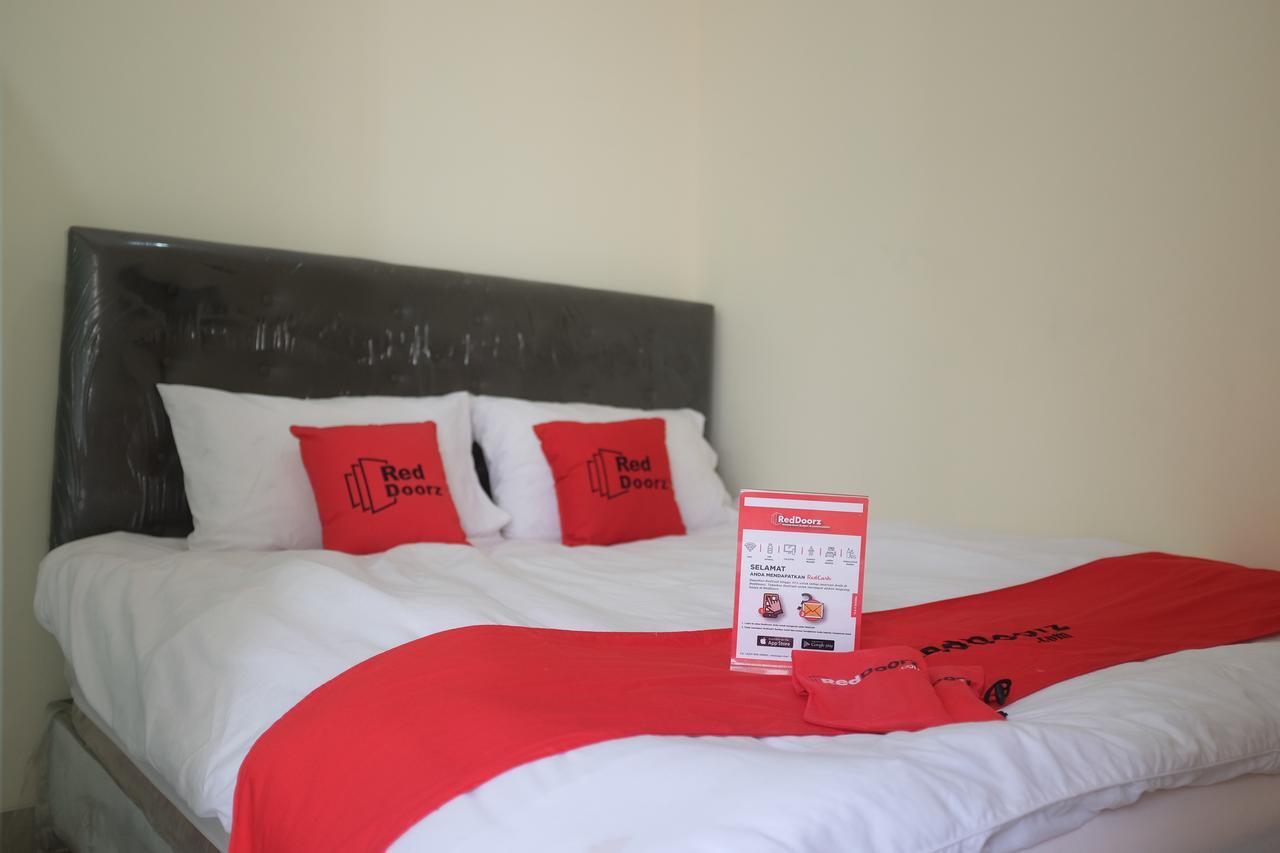 Reddoorz Plus Near Mall Ciputra Jakarta Buitenkant foto