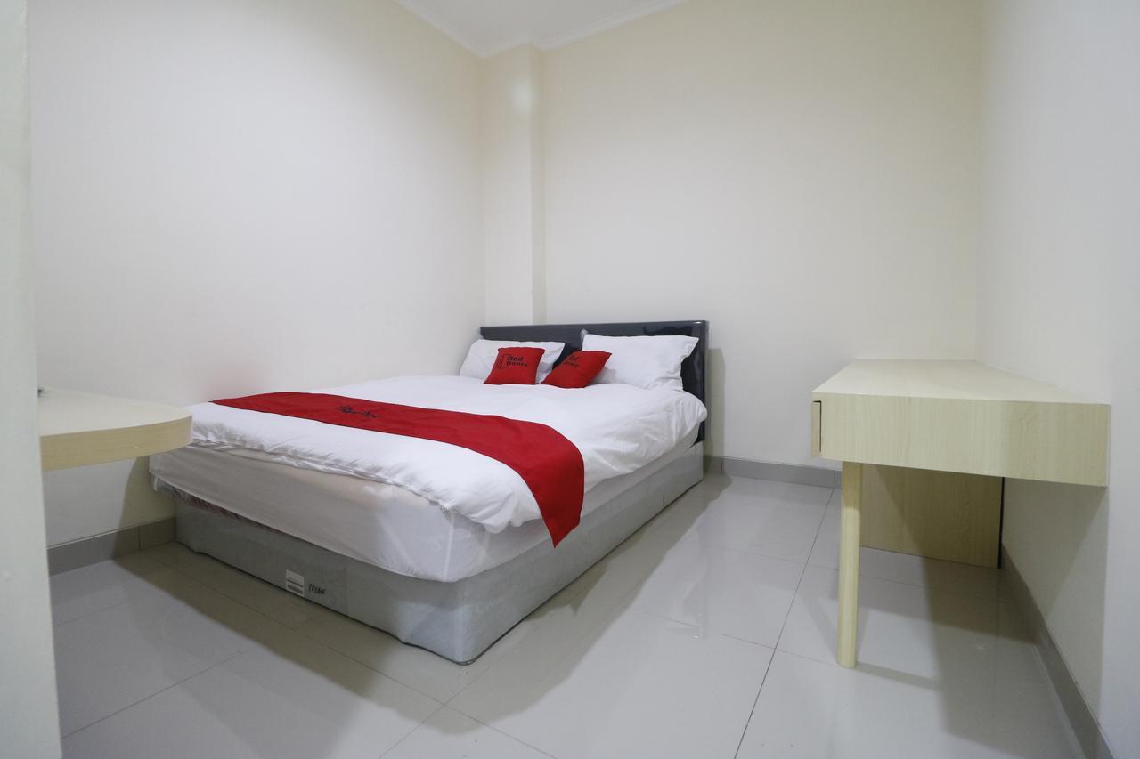 Reddoorz Plus Near Mall Ciputra Jakarta Buitenkant foto