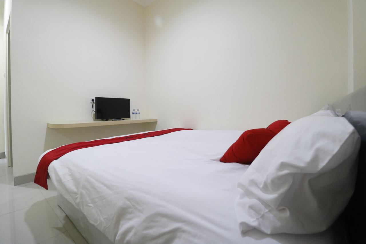 Reddoorz Plus Near Mall Ciputra Jakarta Buitenkant foto