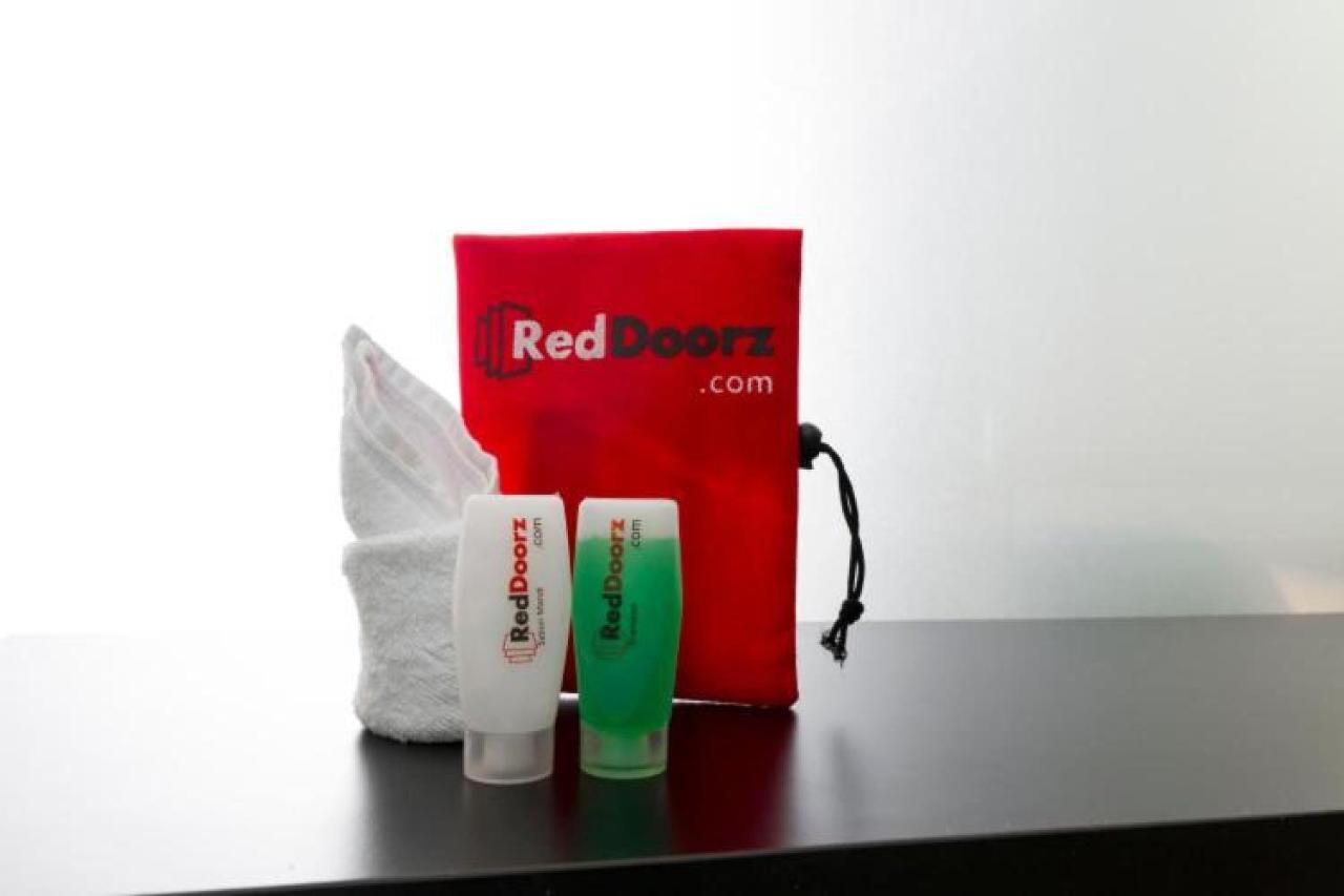 Reddoorz Plus Near Mall Ciputra Jakarta Buitenkant foto